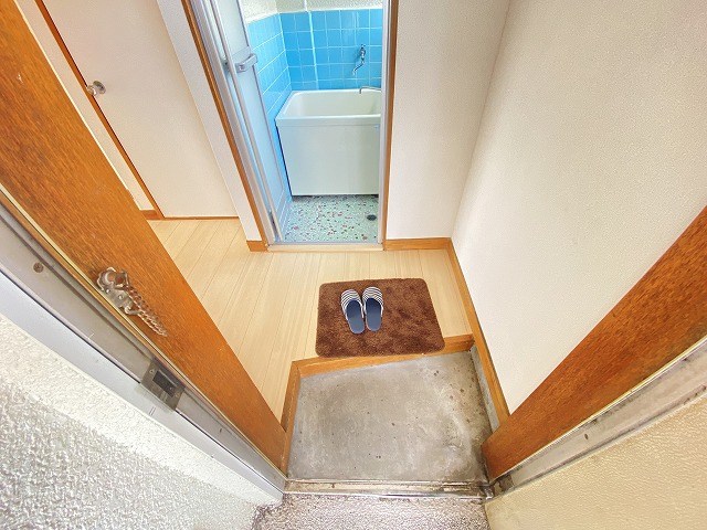 アローハイツ 玄関