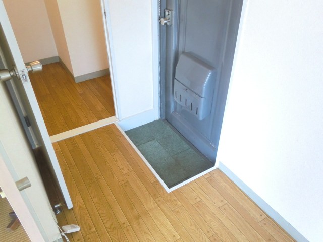 コーポマルナカ 玄関