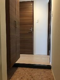 ル・プラターヌ  玄関