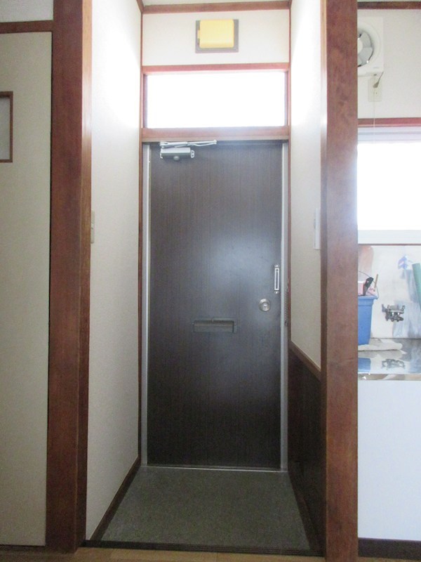 マルヨシハイツ 玄関