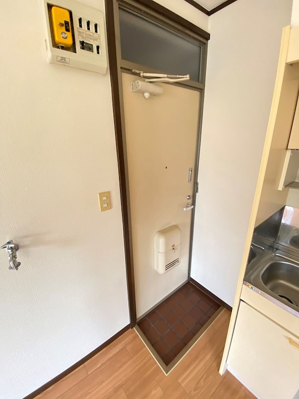 メゾンサンイースト 玄関