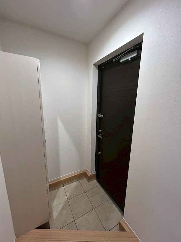 グルナディエ  玄関