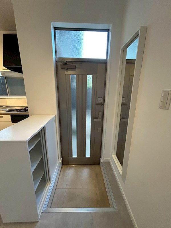 東伊興三丁目貸家 玄関