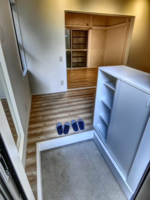 東伊興三丁目貸家 玄関