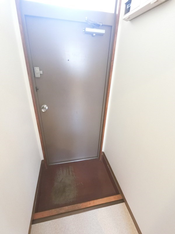 金城ビル 玄関