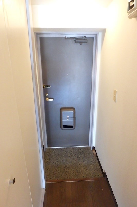 メゾンドール旭 玄関