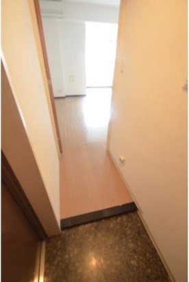 シャンブリーズ三越前  玄関