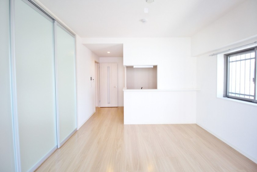 ＯＮＺＥ　ＭＡＲＩＮＡ　ＴＡＢＡＴＡ リビング