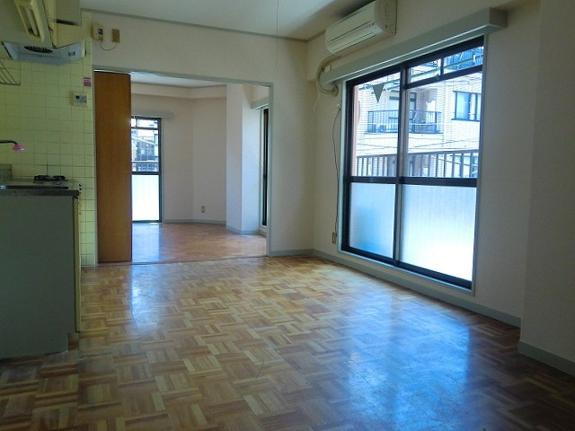 第六小崎ビル リビング