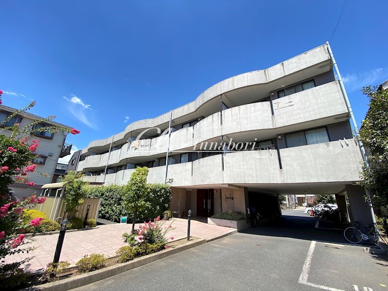 プワソンルージュ 外観