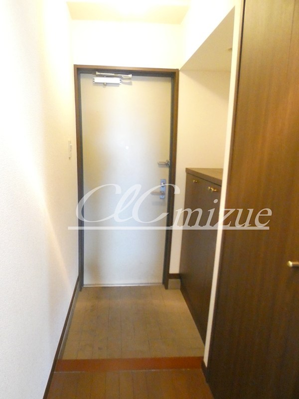 プワソンルージュ 玄関