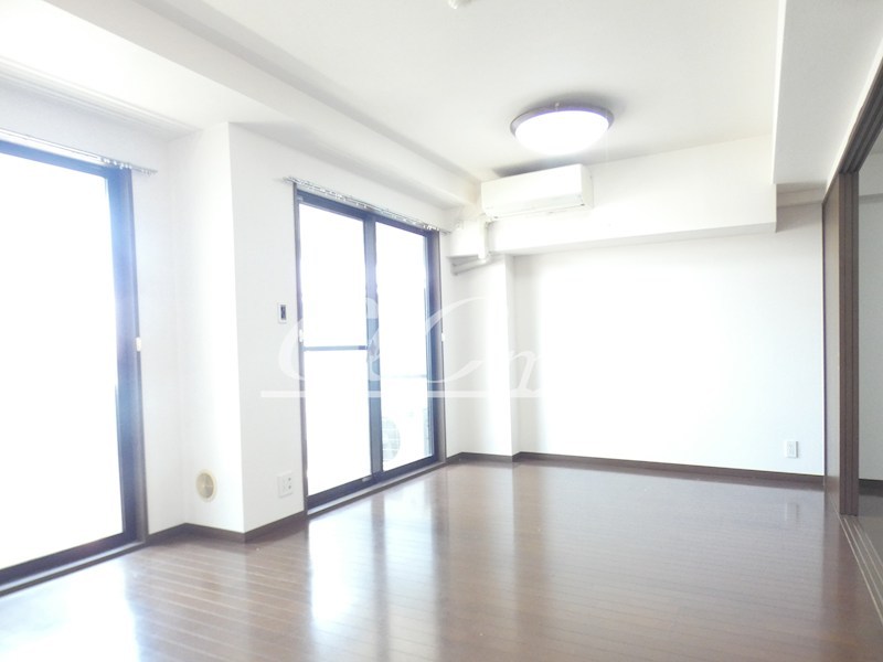 プワソンルージュ リビング