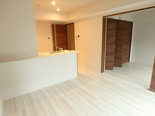 HIGASHIKOMATSUGAWA　APARTMENT リビング