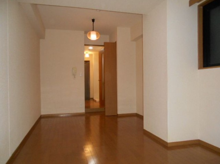 和助ビル リビング