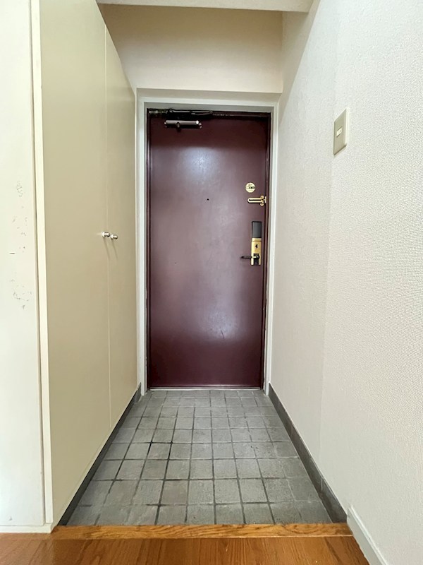 カワベ３２８ 玄関