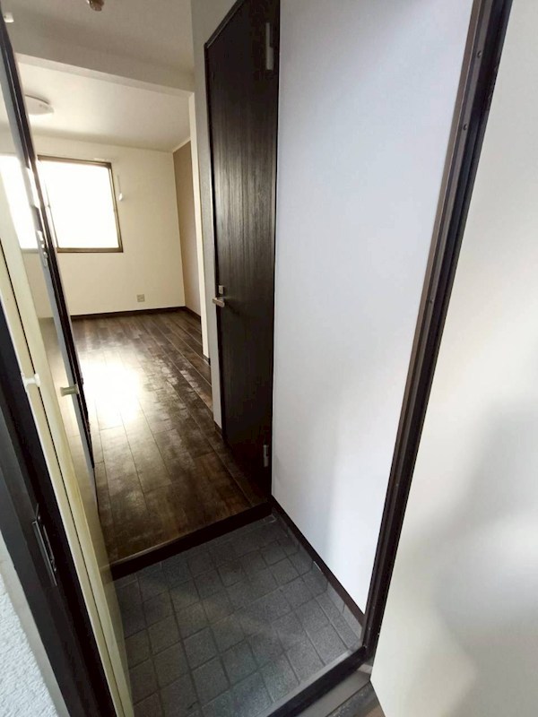 プリムローズG 玄関