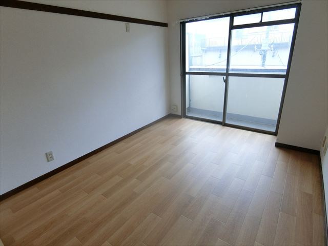 育成ビル リビング