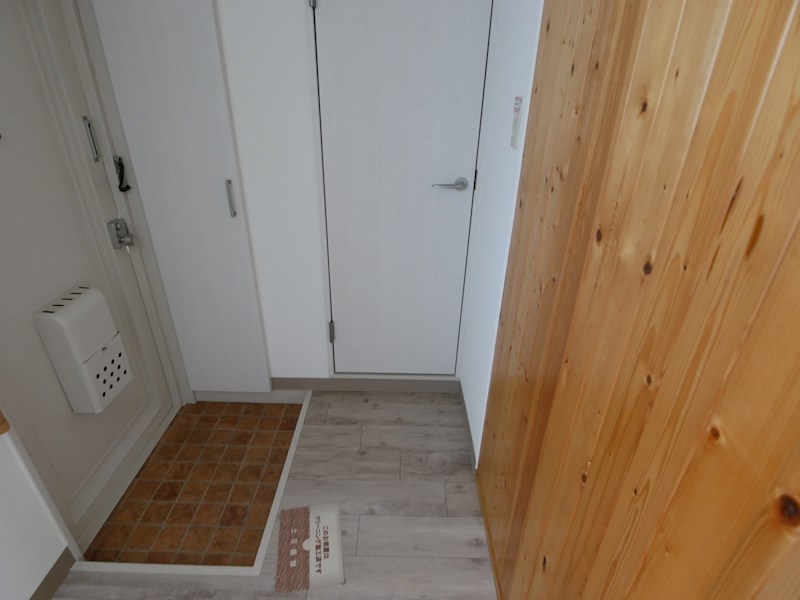 フローラ9 玄関