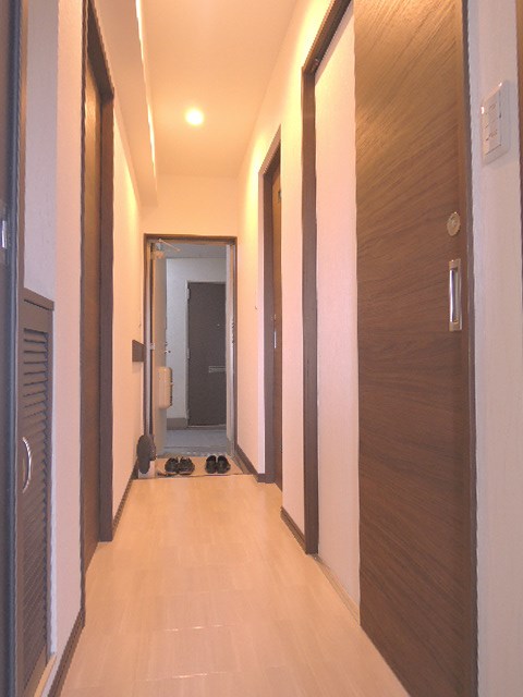 三家第２ビル 玄関