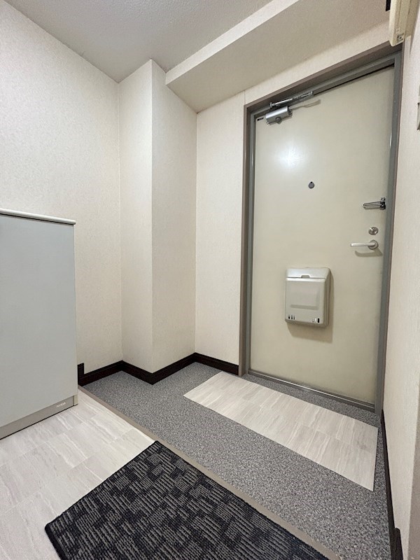 三家第２ビル 玄関