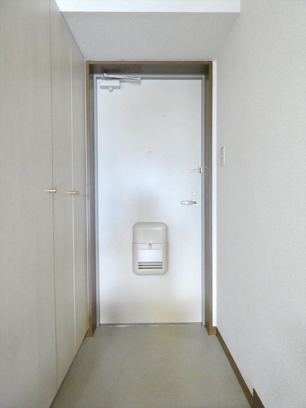 トライアングル綾瀬 玄関