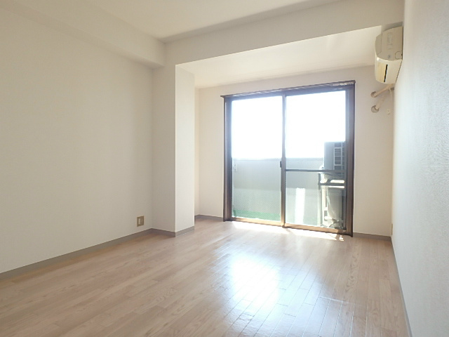 江上ビル ベッドルーム