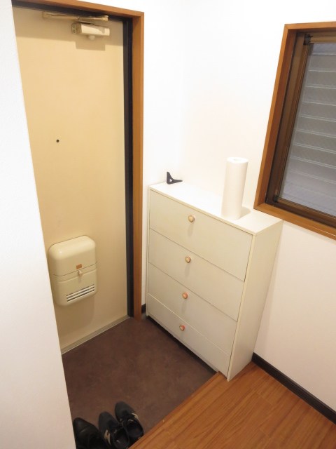 シャレード草間 玄関