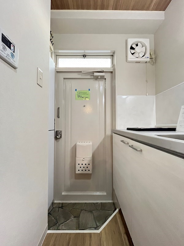 フローラ８ 玄関