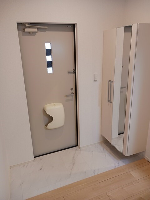 クレスト大島 玄関