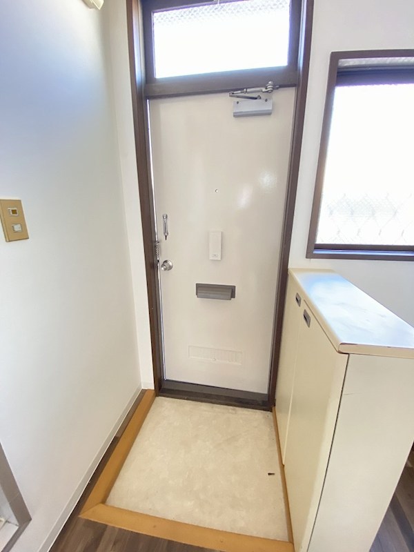 プチラヤマ 玄関