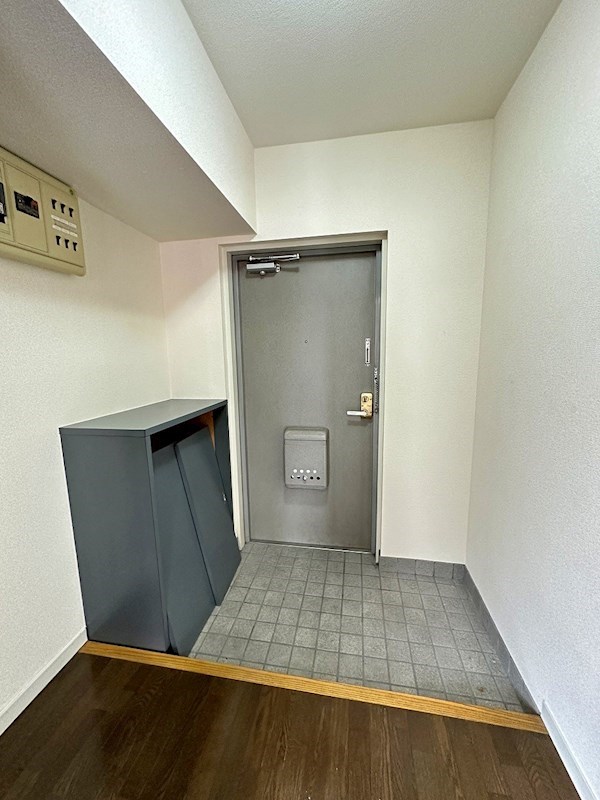 プライムホームズ  玄関