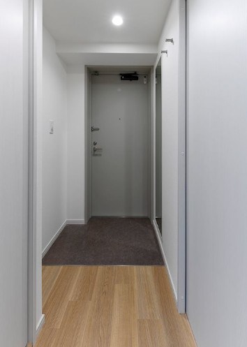 レジディア新川 玄関