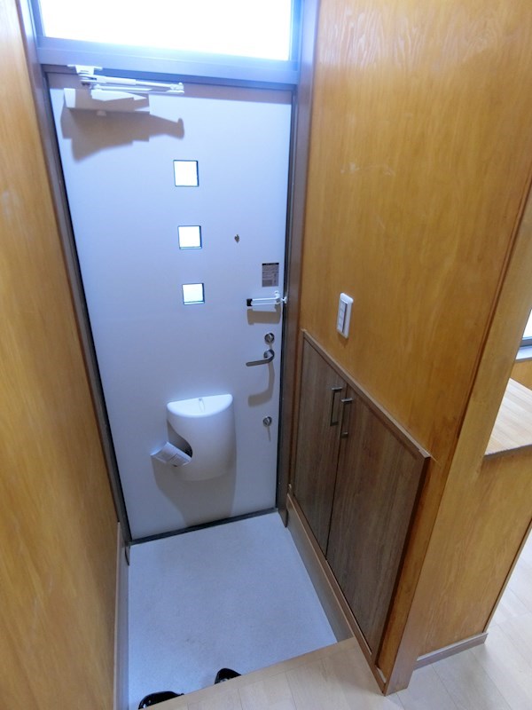 ウッドハウス彩 玄関