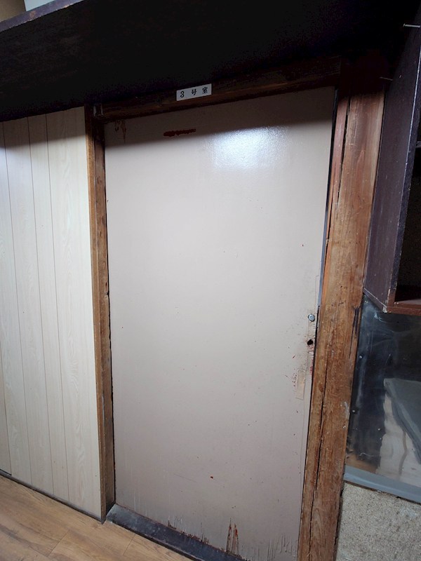 沢井アパート 玄関