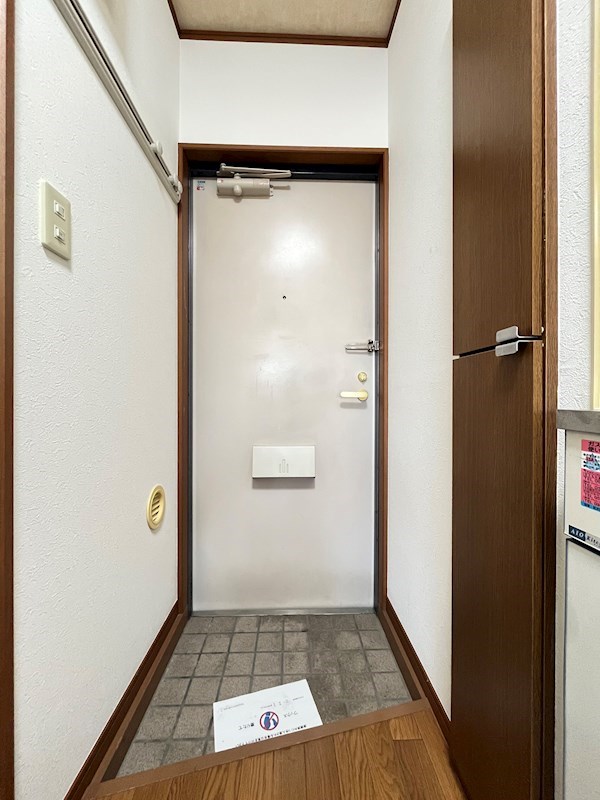 ヒコタビル  玄関