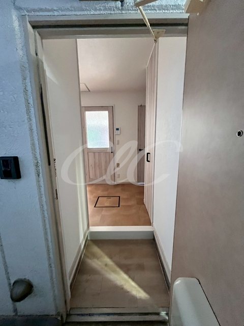 東京アパートメント 玄関