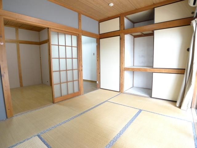 信ビル リビング