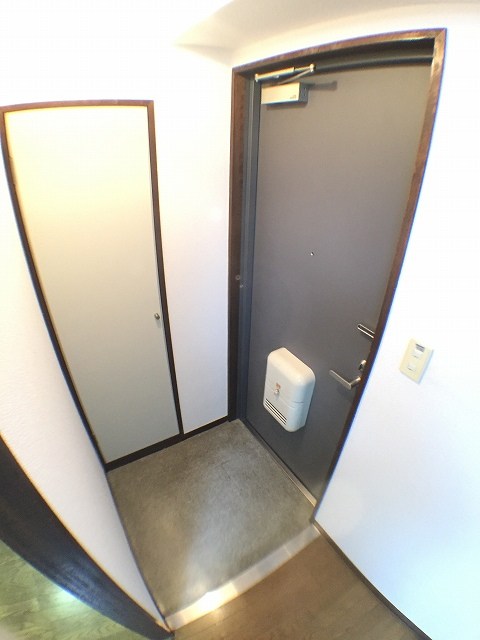 リオハイツ駒三 玄関