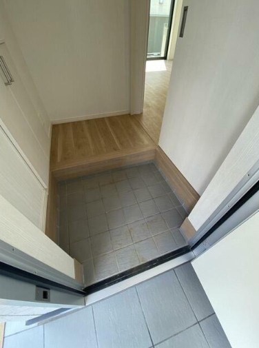 コモド本木 玄関