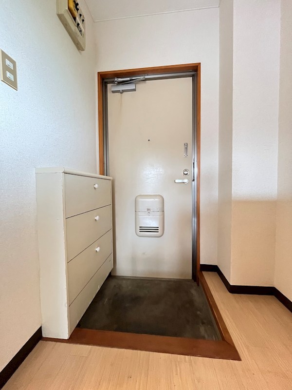 清水マンション 玄関