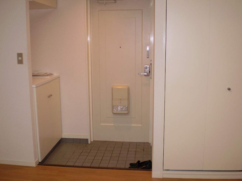 レジデンスこうだ 玄関