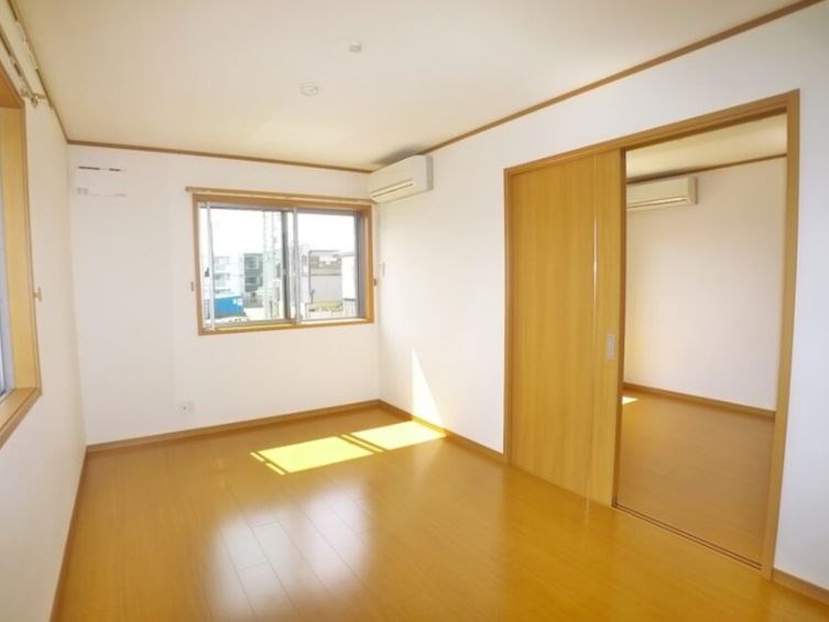 メディオ リビング