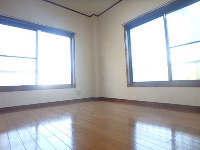 尾山ビル リビング