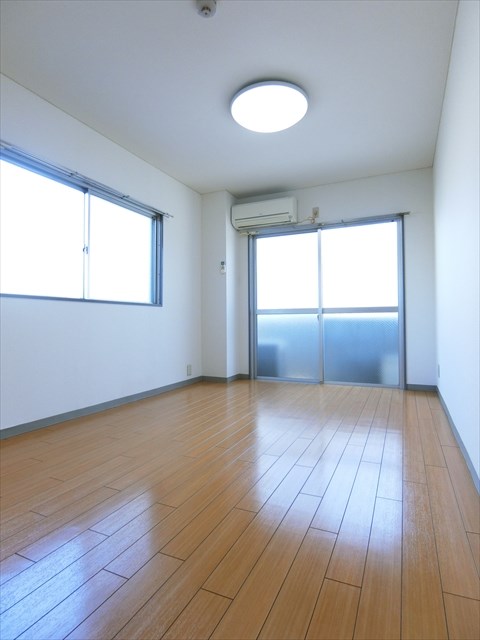 熊の前ビル（くまのまえビル)  リビング