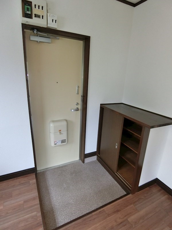 ハイツ村上 玄関