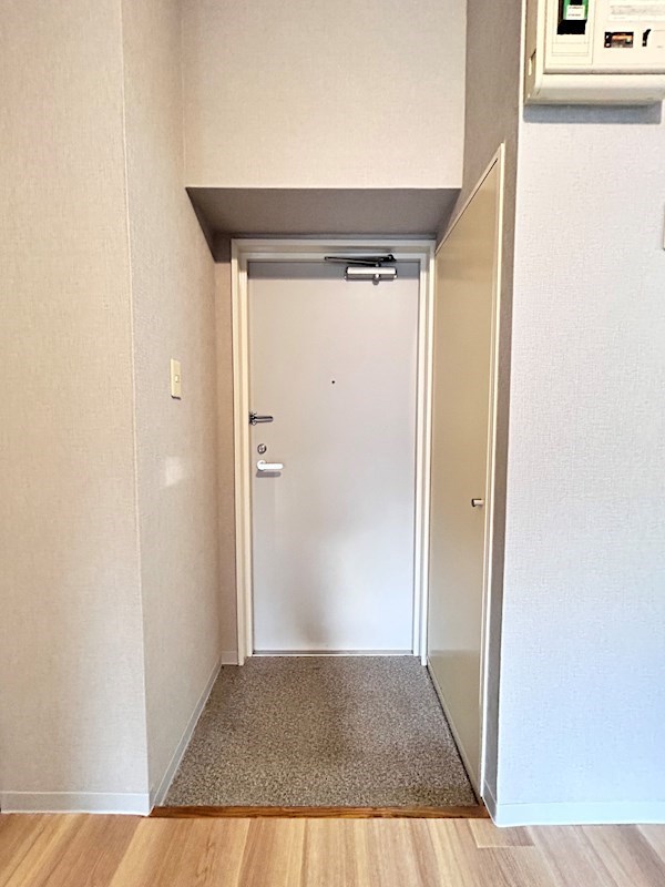 クリザンスコート 玄関