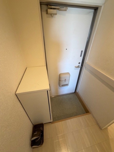 三家第２ビル 玄関