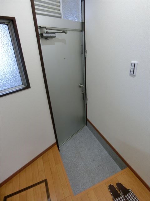 ヒルズハウス 玄関