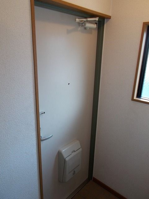 マ　ヴェル　　ドムール 玄関