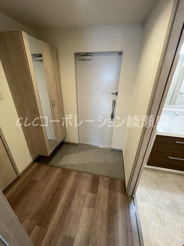 メゾン北綾瀬 玄関